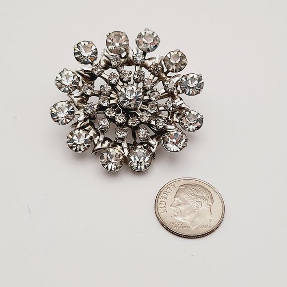 Vintage 1950s Clear Rhinestone Flower Three Dimensional Brooch - Picture 5 of 8